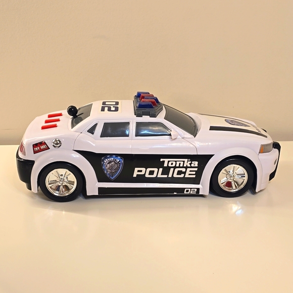Tonka Mighty Motorized Funrise Police Car Cruiser Moves w/Flashing Lights Sounds - Picture 3 of 8